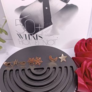 گوشواره میخی زیر یک گرم